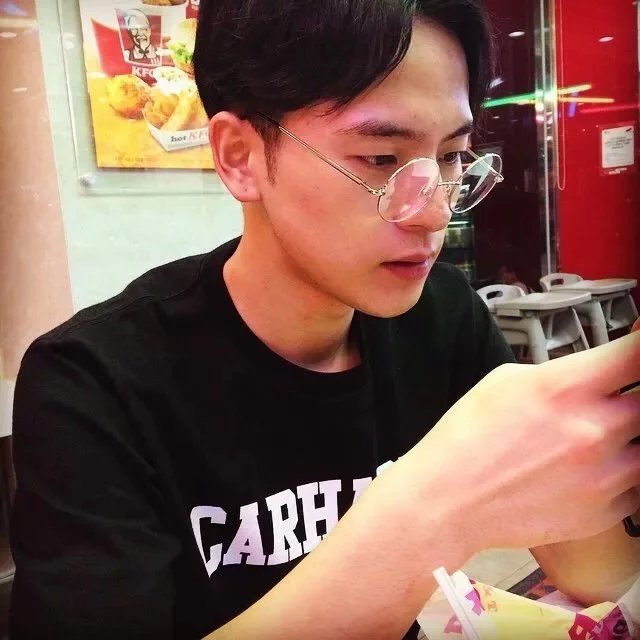 毛全烁怡