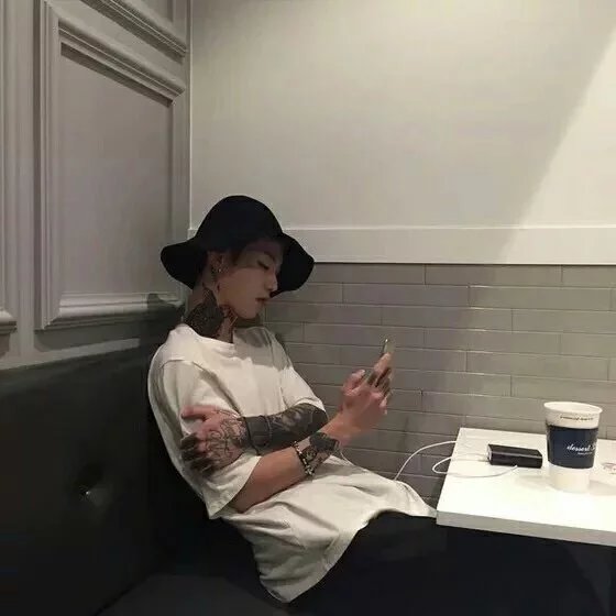池荔娴琼