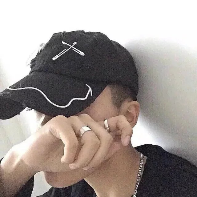 颜平莉榕